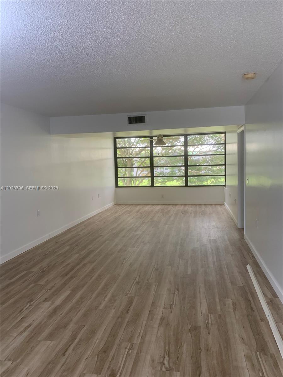 CONDO 25 OF WHITEHALL - Residential Lease
