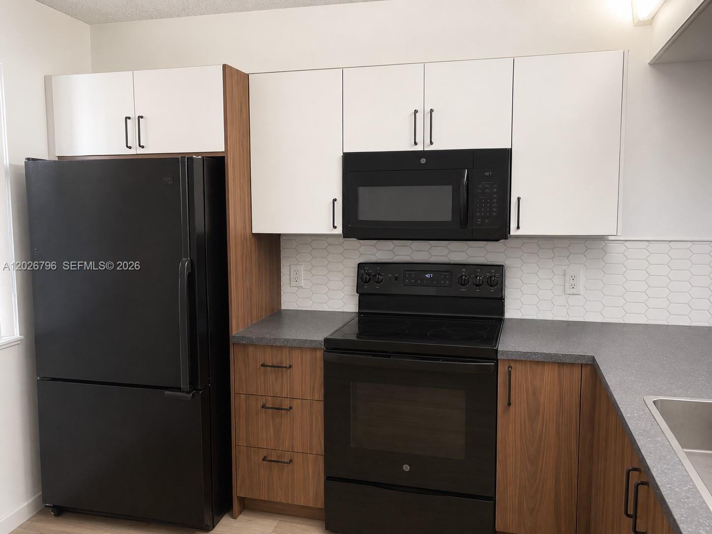 CONDO 25 OF WHITEHALL - Residential Lease
