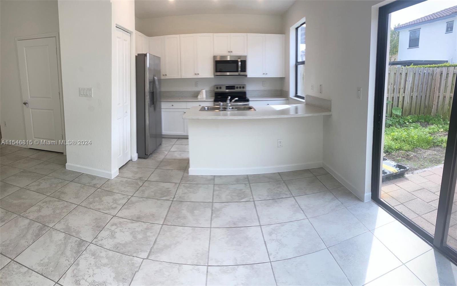 COCO PALM VILLAS - Residential Lease