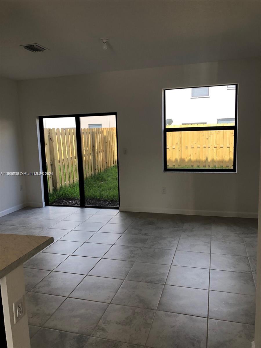 COCO PALM VILLAS - Residential Lease