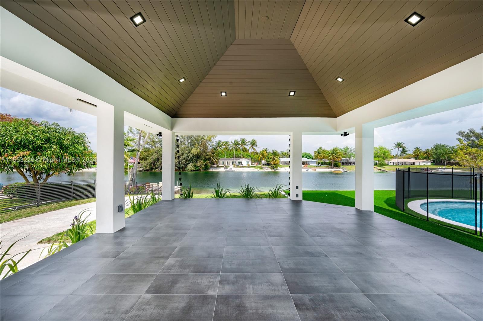 LAKESHORE SEC ONE - Residential