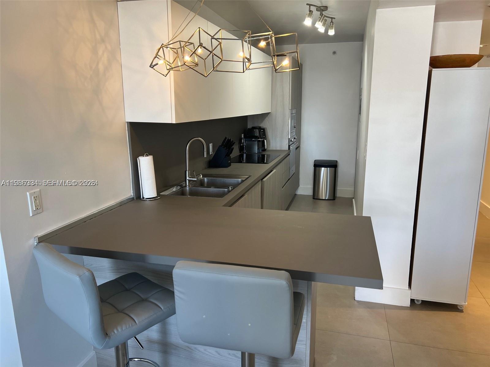 THE DECOPLAGE CONDO - Residential