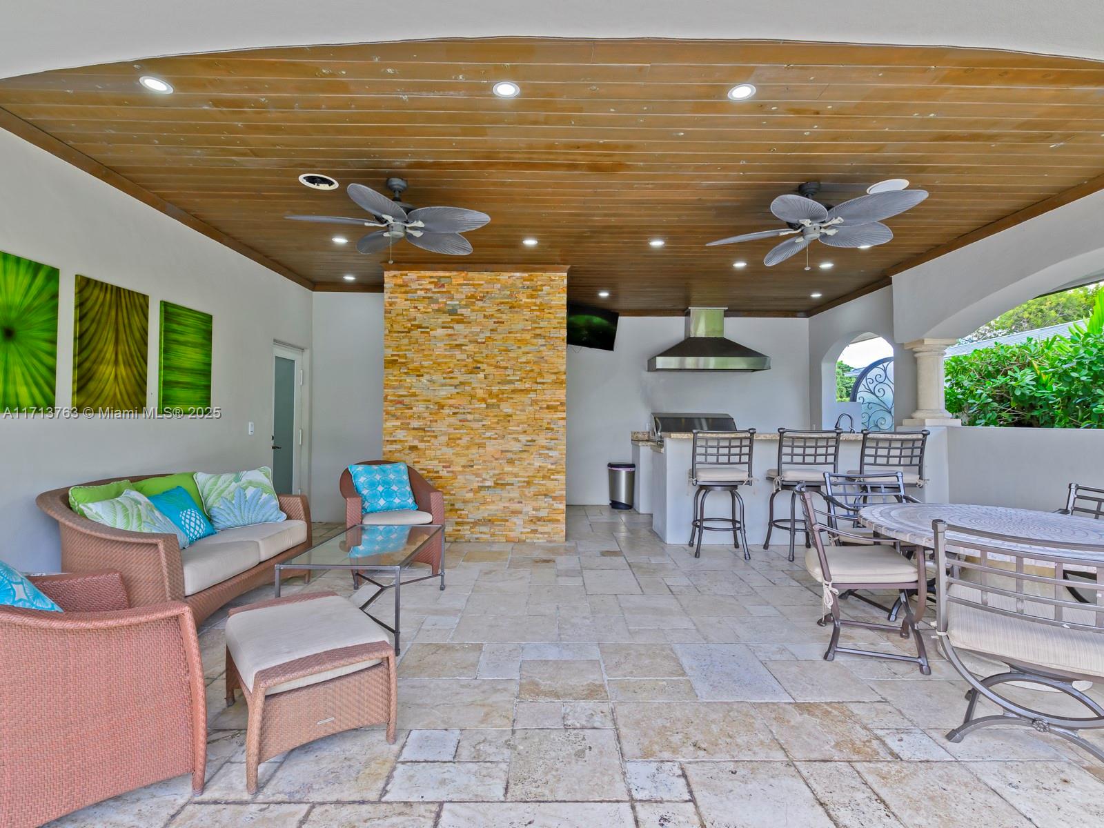 MIAMI LAKES - LOCH LOMOND - Residential