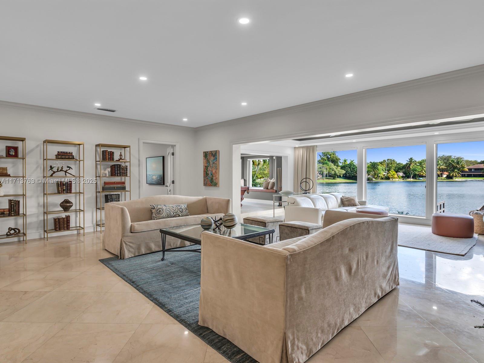MIAMI LAKES - LOCH LOMOND - Residential