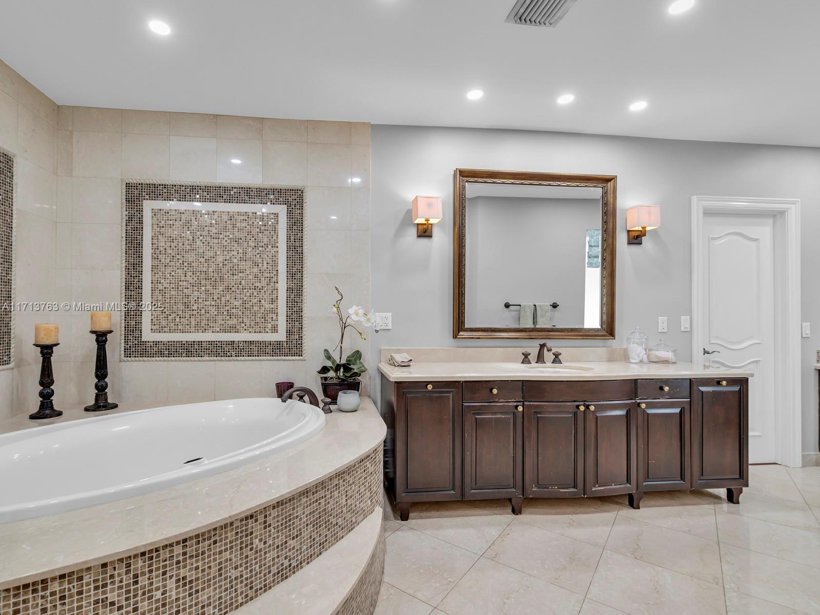 MIAMI LAKES - LOCH LOMOND - Residential