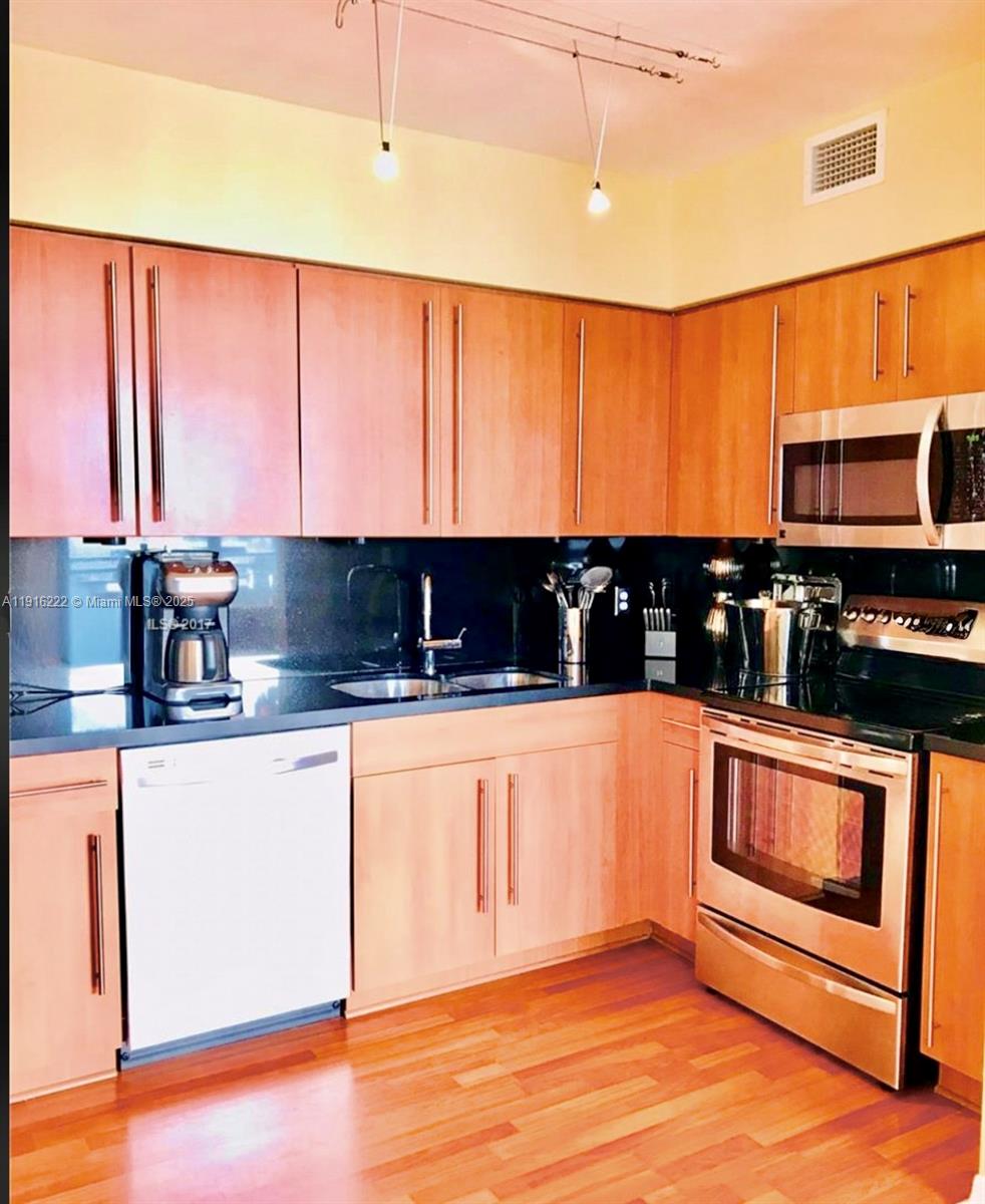 THE WAVERLY AT SOUTH BEAC - Residential Lease