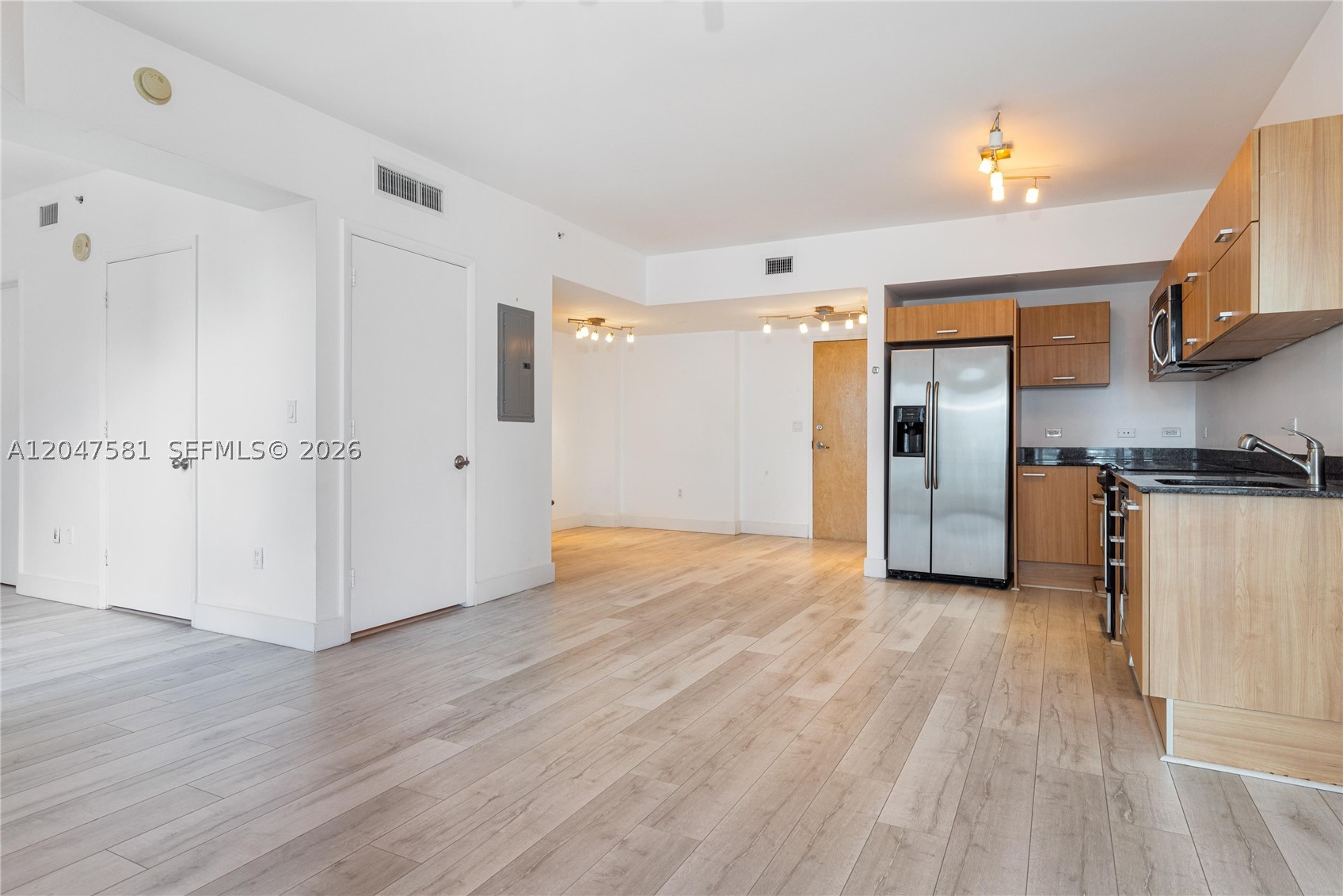 WIND CONDO - Residential