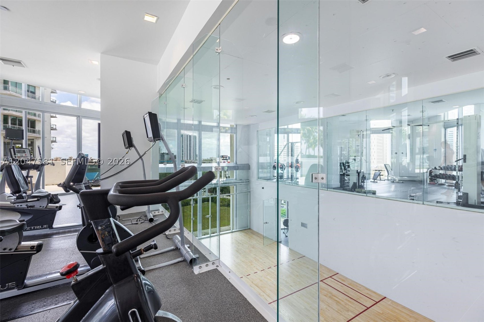 WIND CONDO - Residential