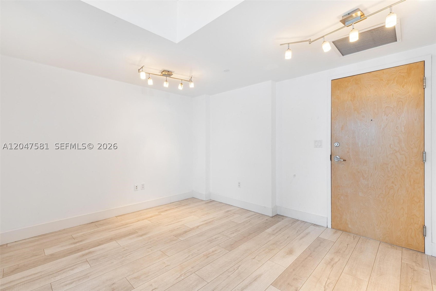 WIND CONDO - Residential