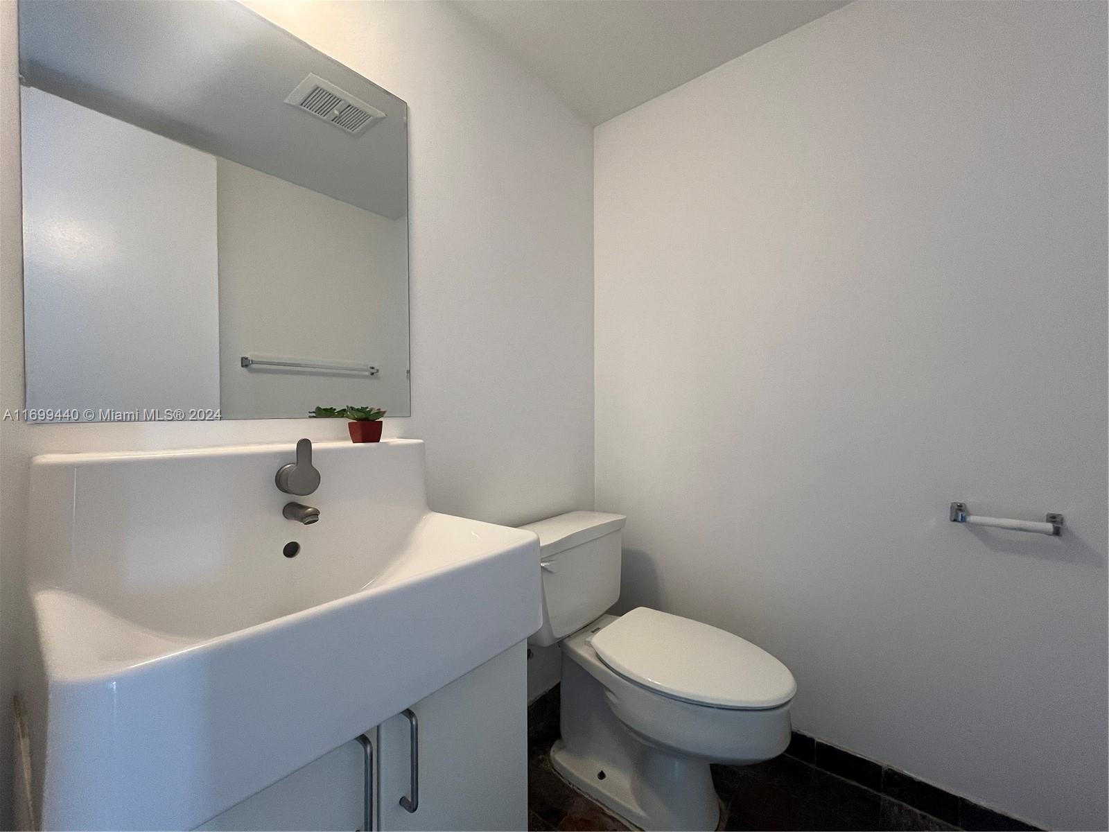ELLINGTON AT COUNTY LINE - Residential Lease