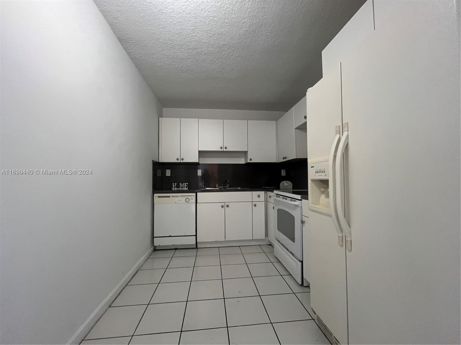 ELLINGTON AT COUNTY LINE - Residential Lease