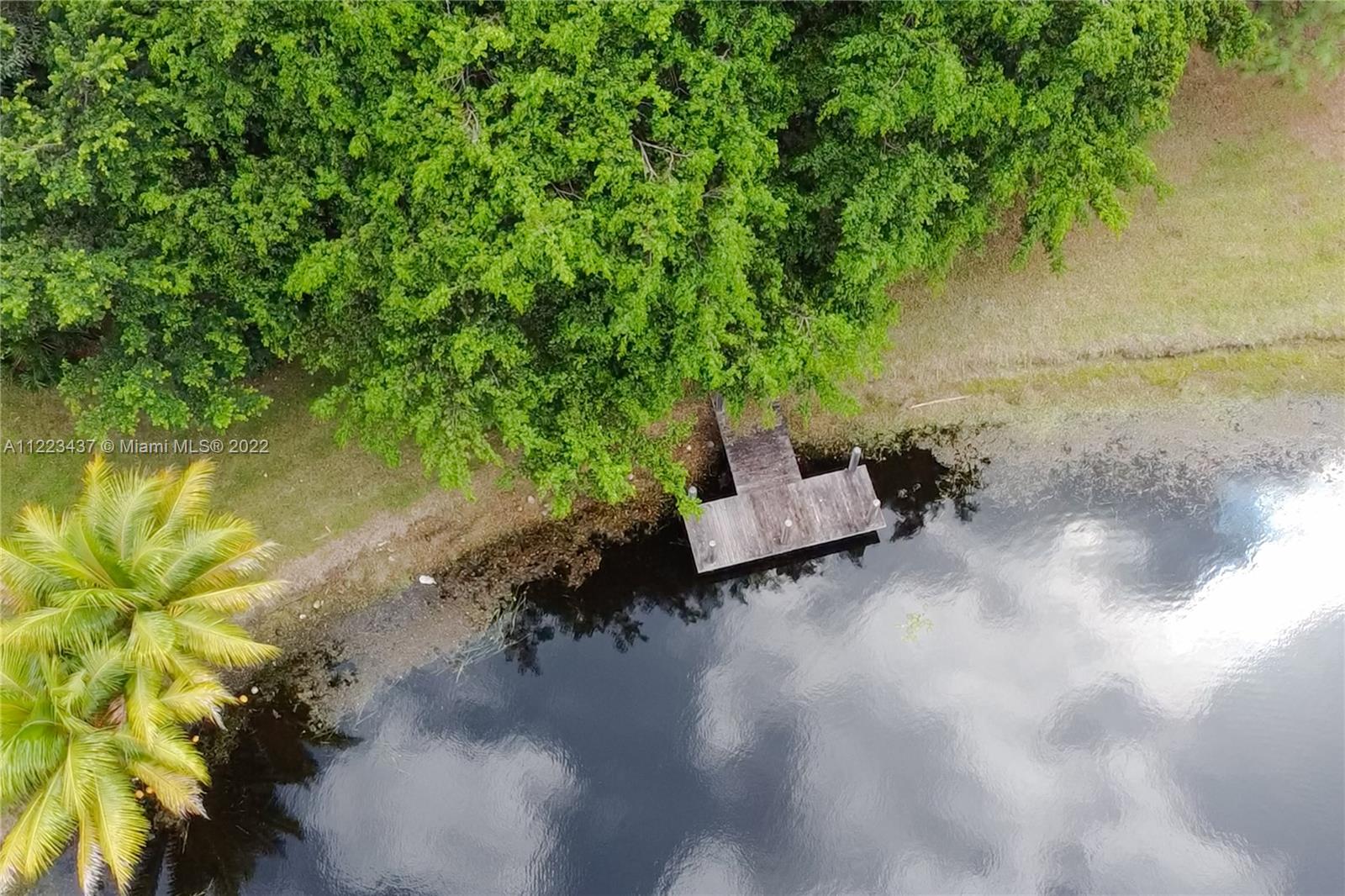 LE LAC - Land