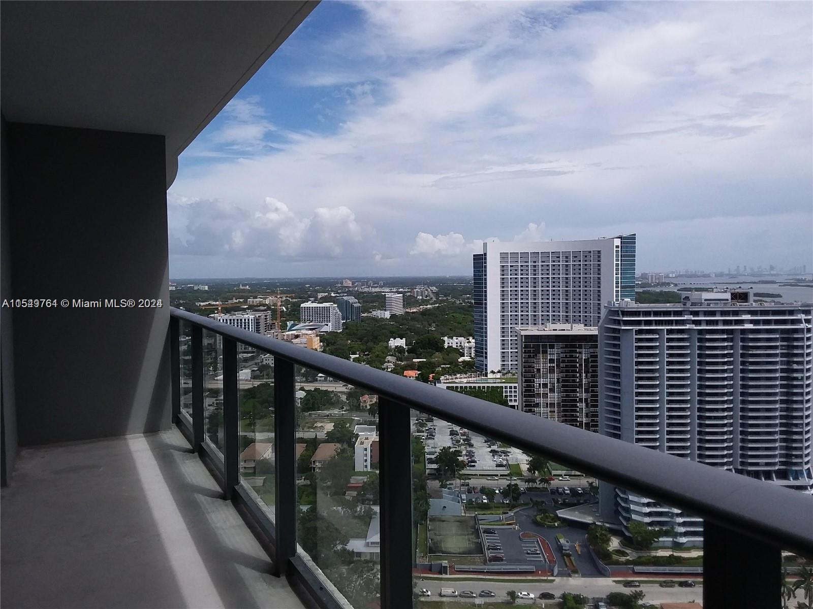 PARAISO BAYVIEWS CONDO - Residential