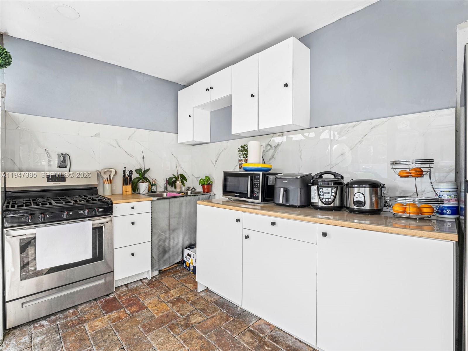 SUNRISE GOLF VILLAGE SEC - Residential