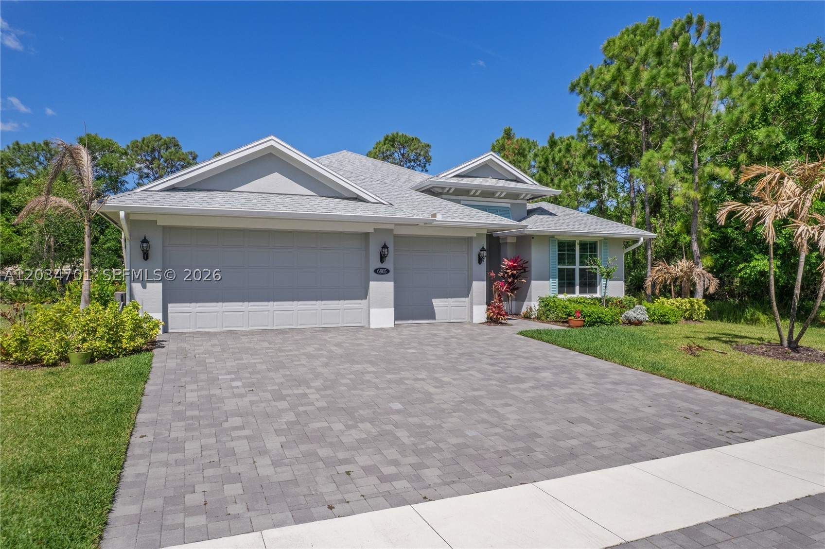 CRYSTAL FALLS OF VERO - Residential