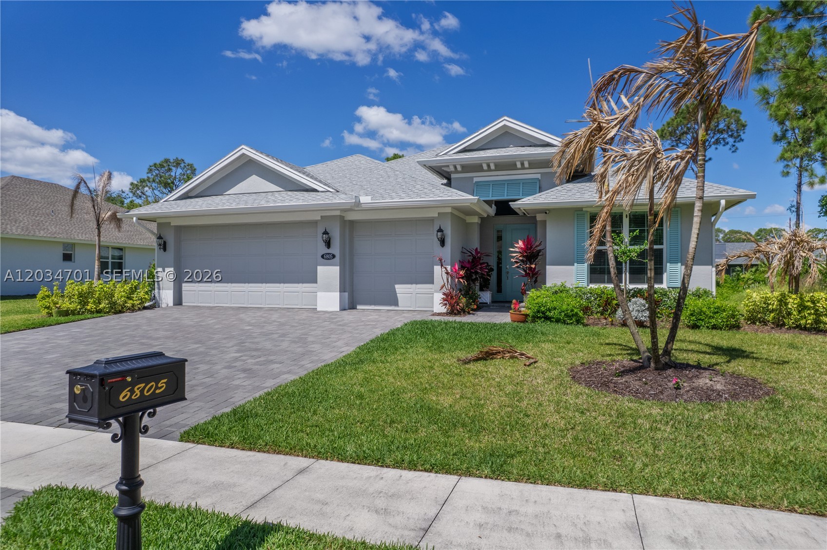 CRYSTAL FALLS OF VERO - Residential