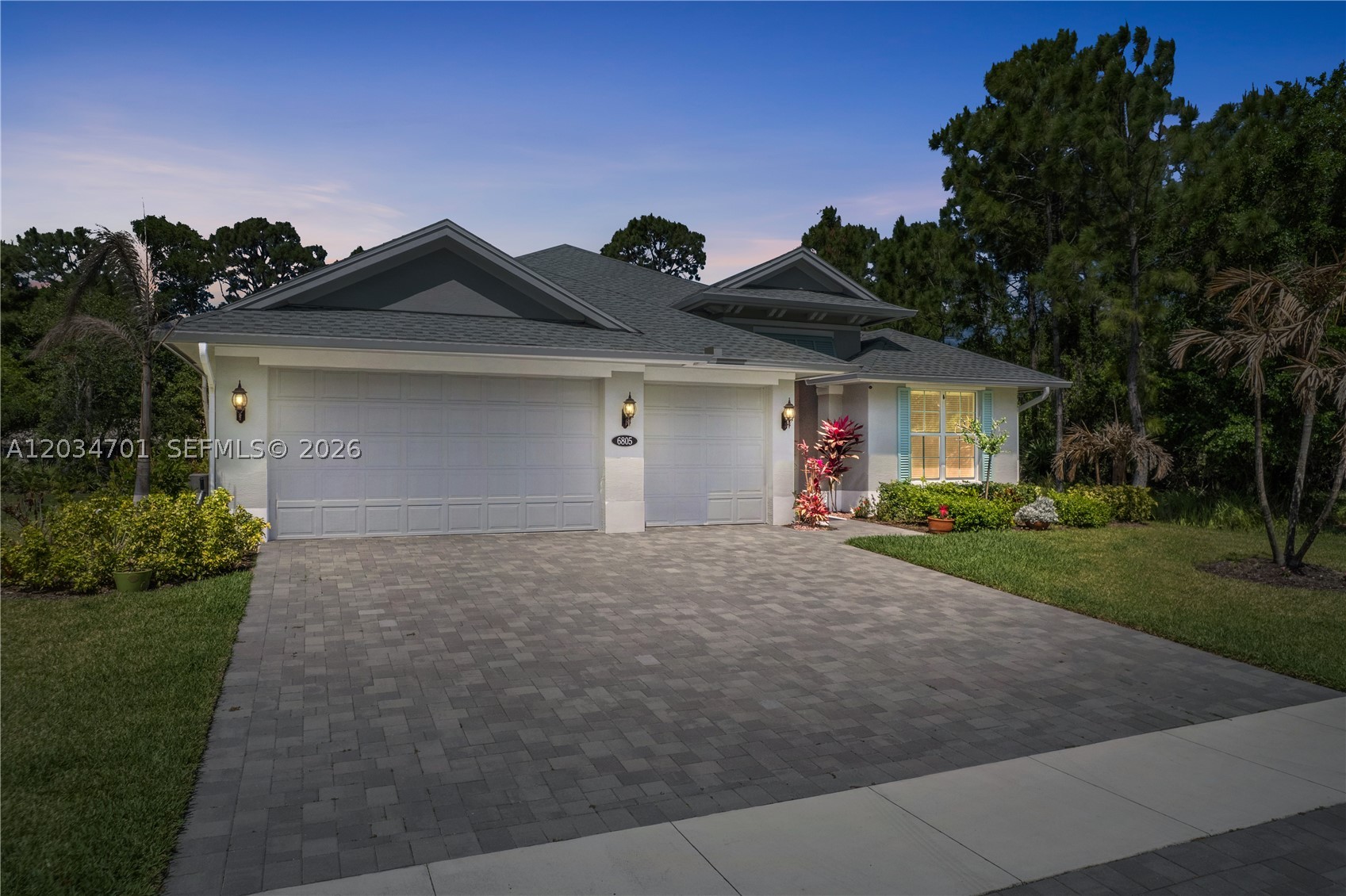 CRYSTAL FALLS OF VERO - Residential