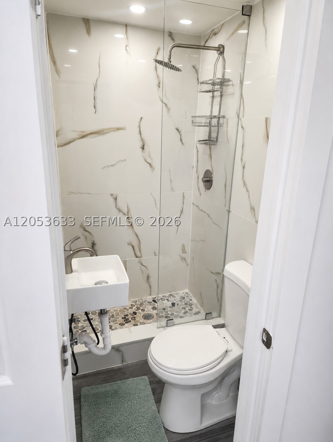 HOLLYWOOD PARK - Residential Lease