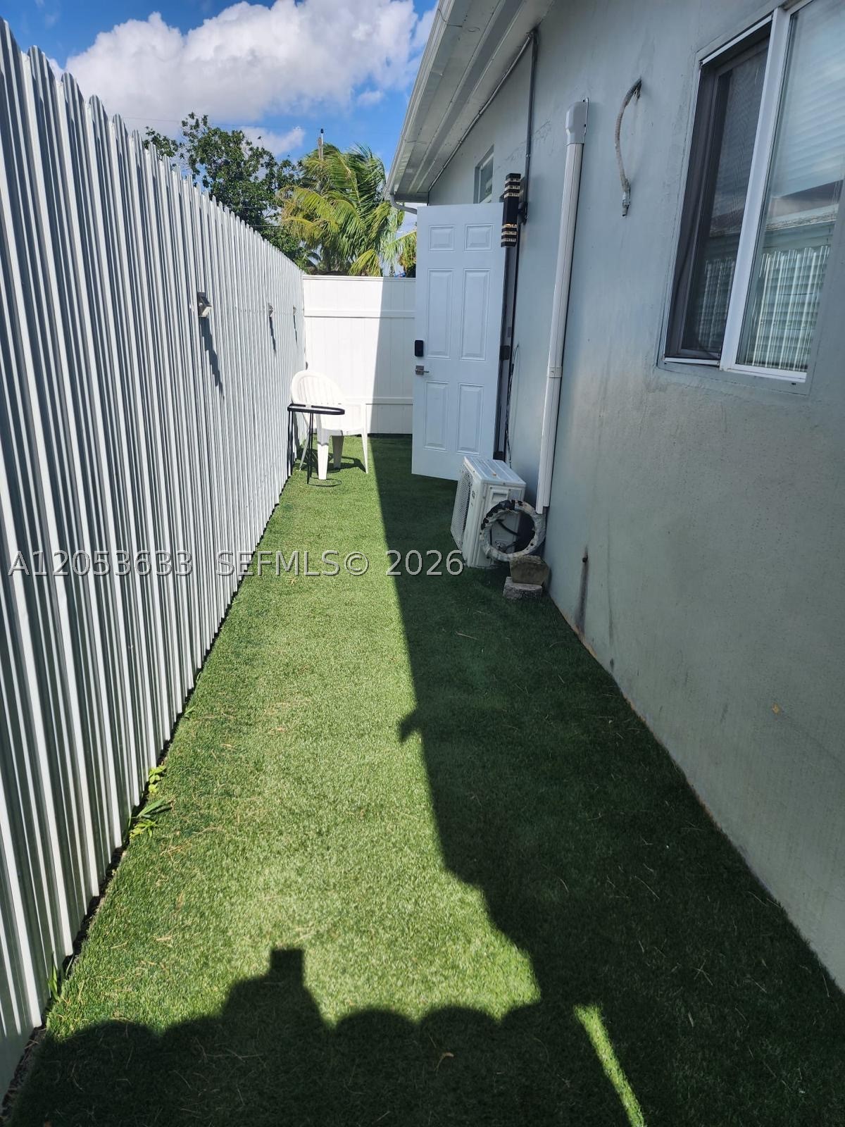 HOLLYWOOD PARK - Residential Lease