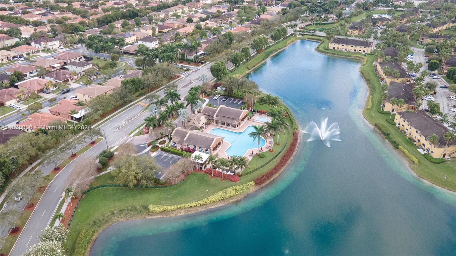VILLAS AT CARMEL CONDO NO - Residential
