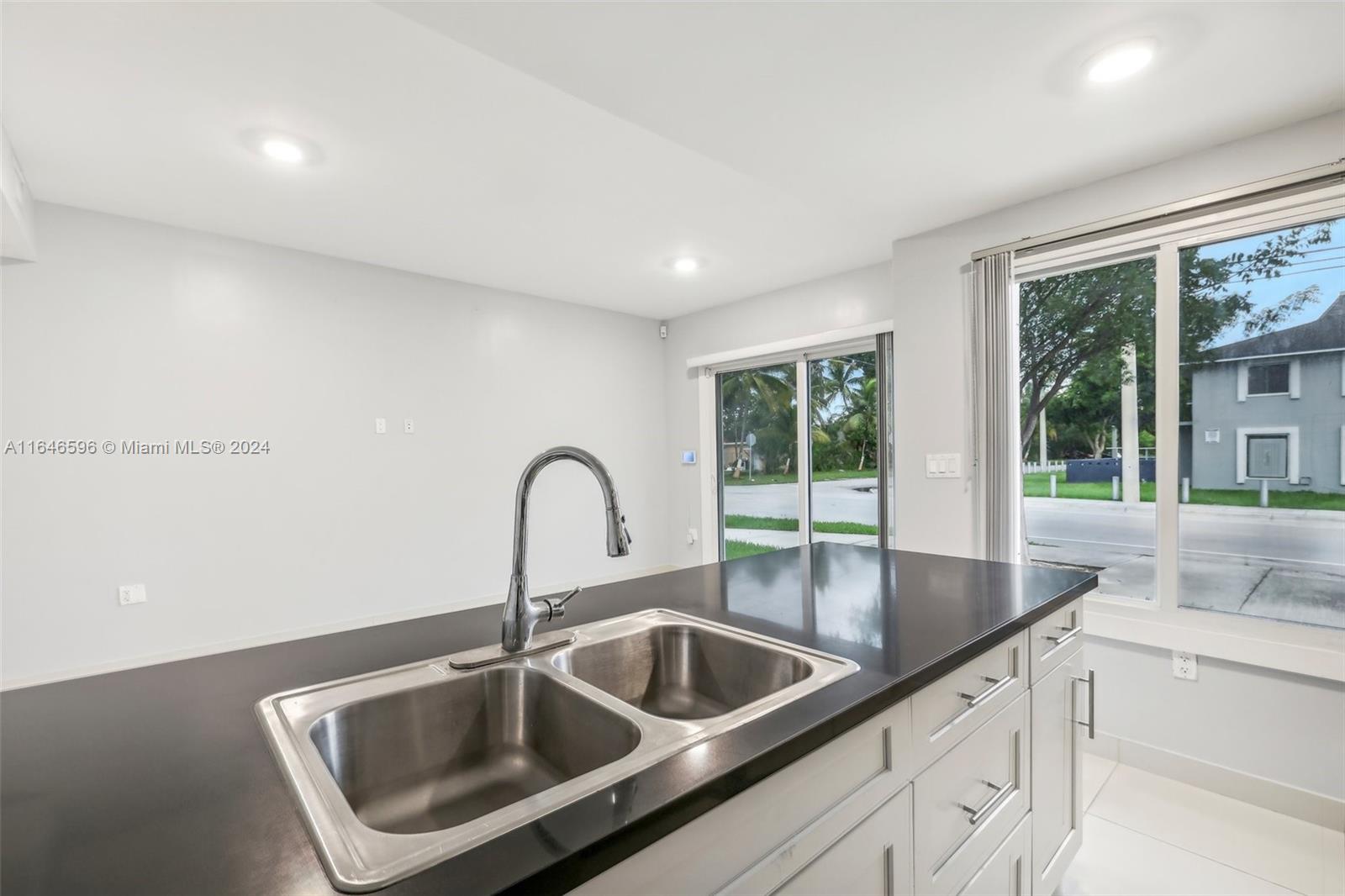 PARADISE GARDENS - Residential Lease