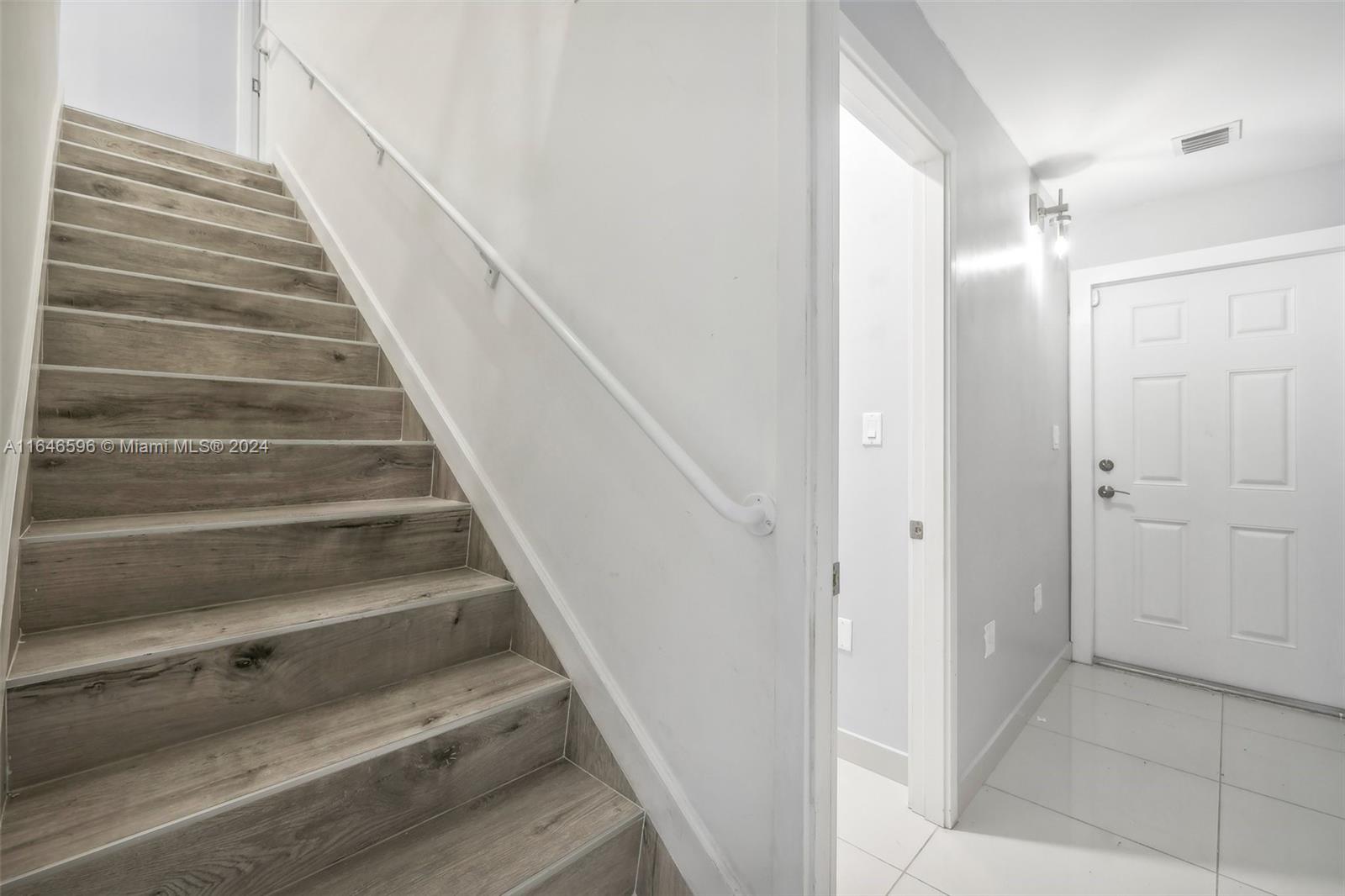 PARADISE GARDENS - Residential Lease