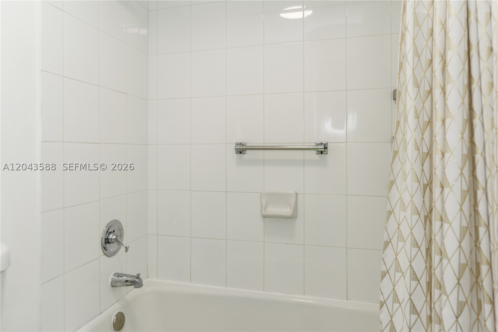 THE DECOPLAGE CONDO - Residential
