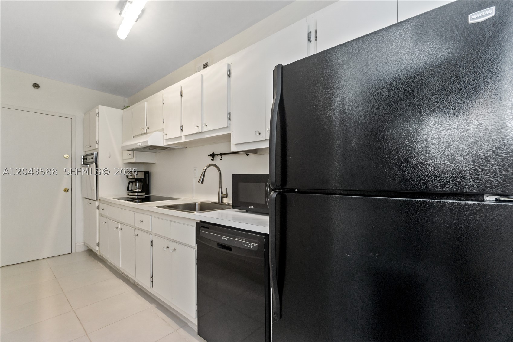 THE DECOPLAGE CONDO - Residential
