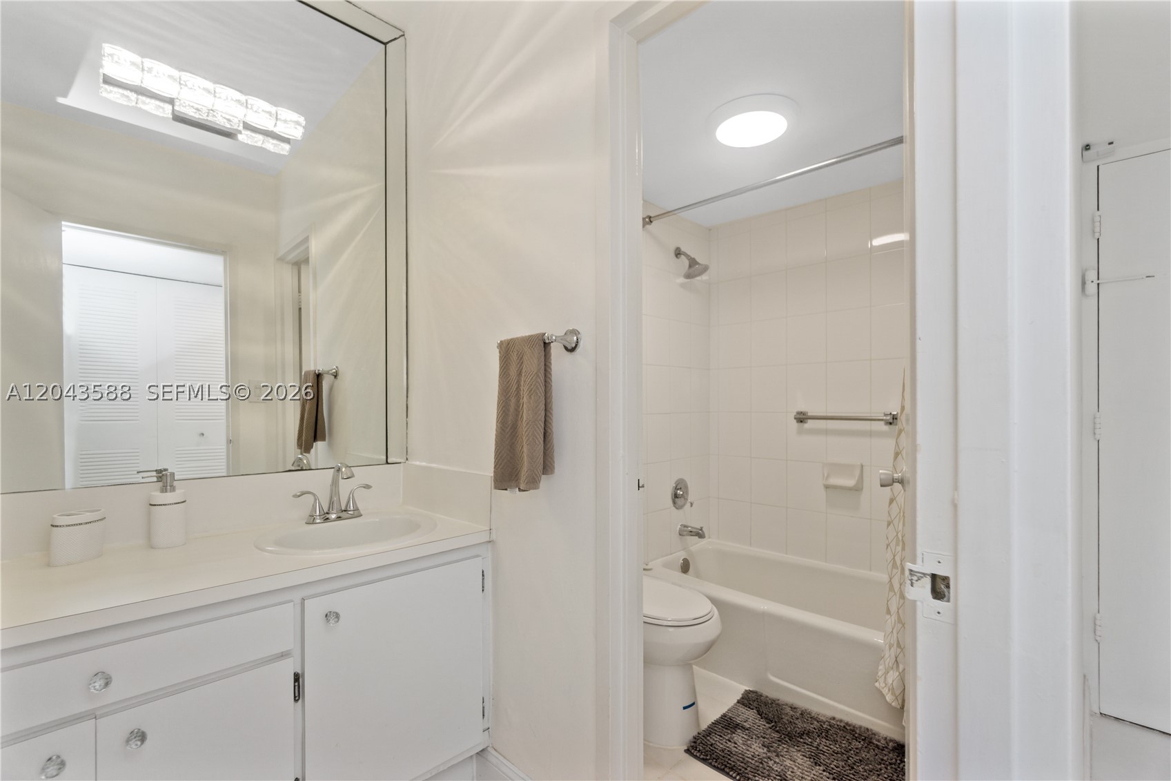 THE DECOPLAGE CONDO - Residential
