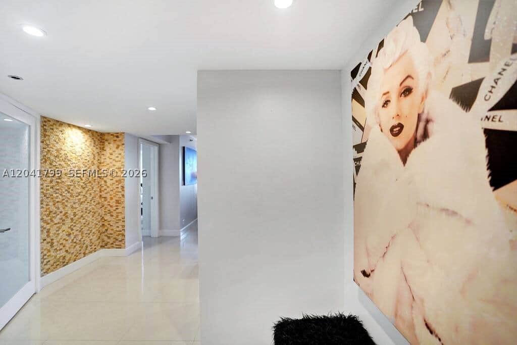 VENETIA CONDO - Residential