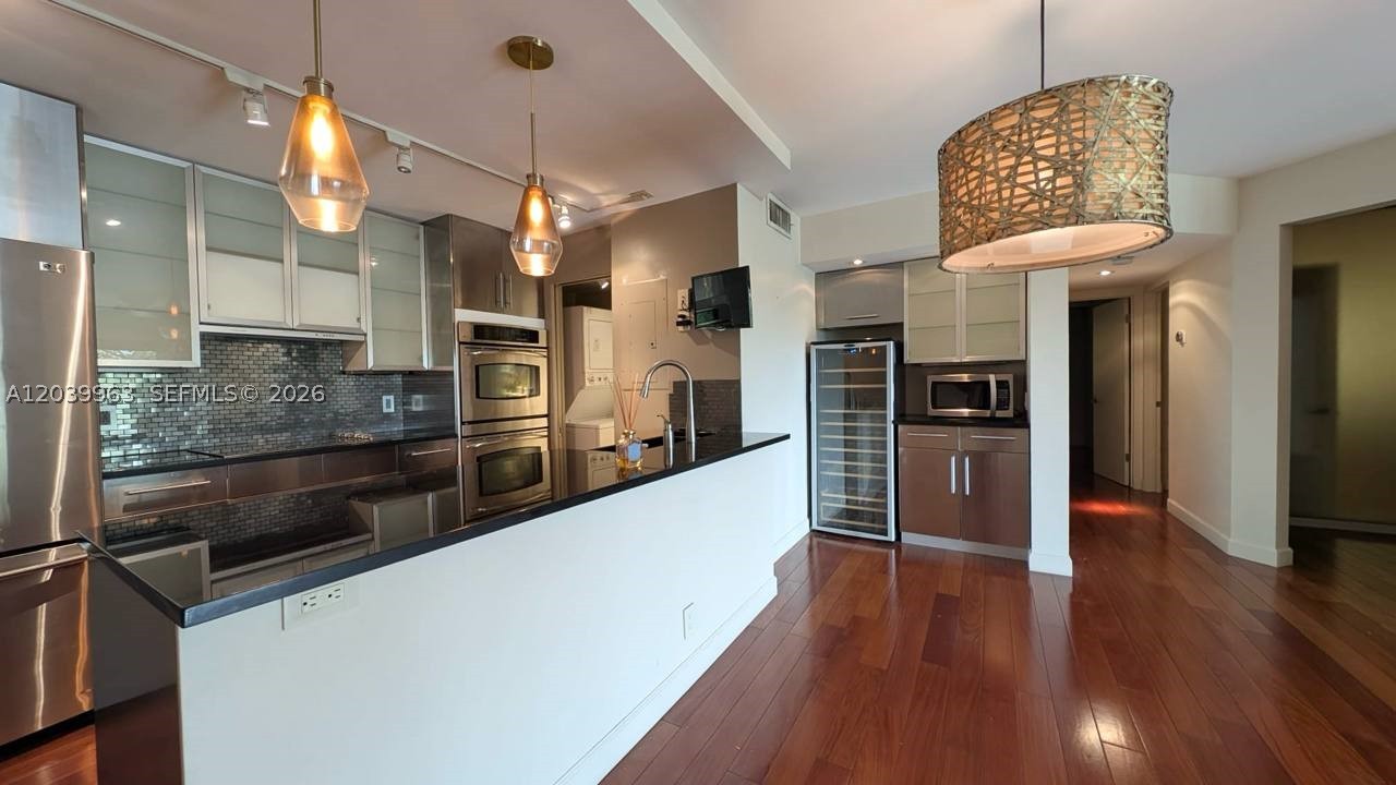 RIVER REACH CONDOMINIUM I - Residential