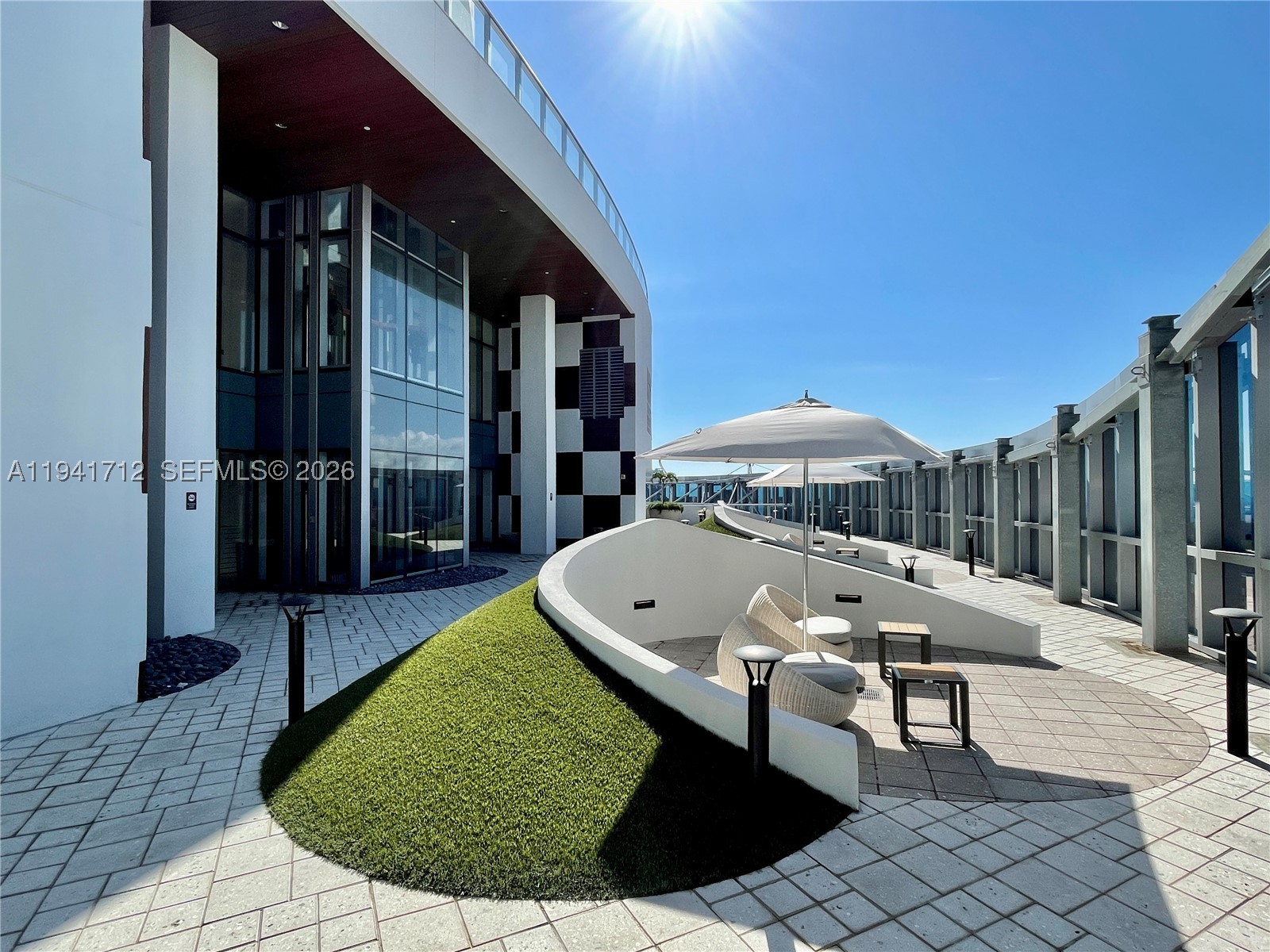 PARAMOUNT WORLDCENTER - Residential