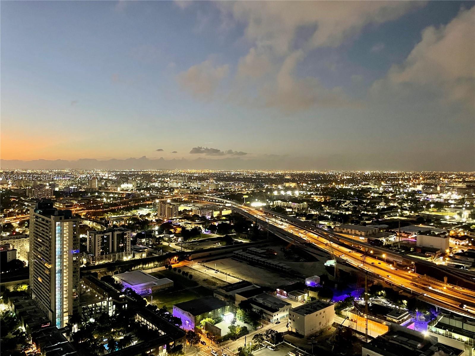 Spacious, modern and professionally decorated with all designer furniture. High floor with spectacular sunset views, 1 bedroom, 2 full bathrooms and a large enclosed DEN that can be used as a second bedroom. Great open floor plan and high-end designer furniture, move in ready. One assign parking space plus valet parking. Paramount is the nicest building in the area with the incredible amenities, from state of the art gym, boxing ring, BBQ area, music studio, mini market, golf simulator and much more. Vacant, easy to show.