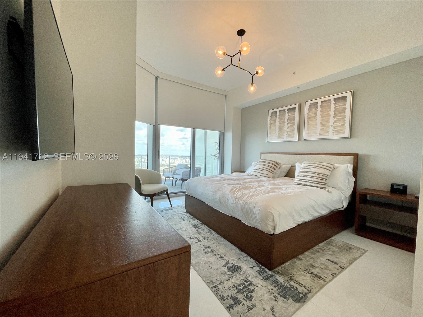 PARAMOUNT WORLDCENTER - Residential