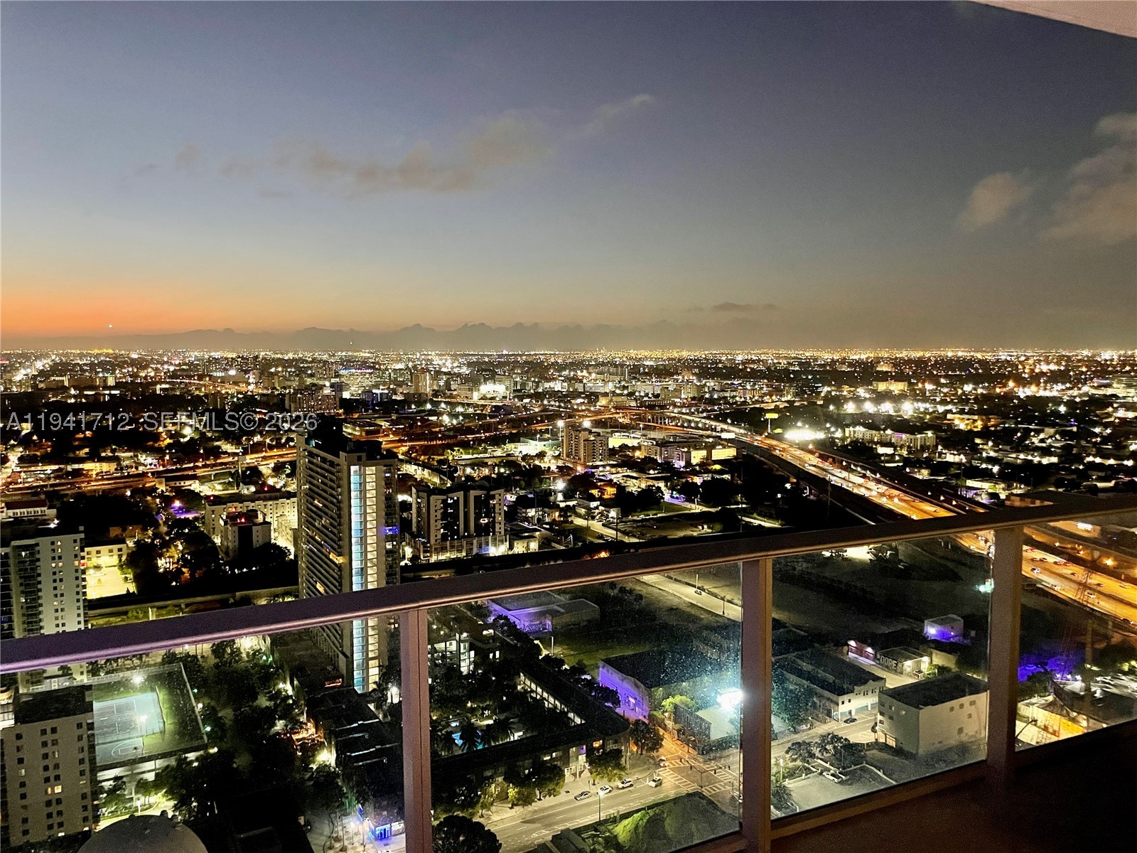 PARAMOUNT WORLDCENTER - Residential