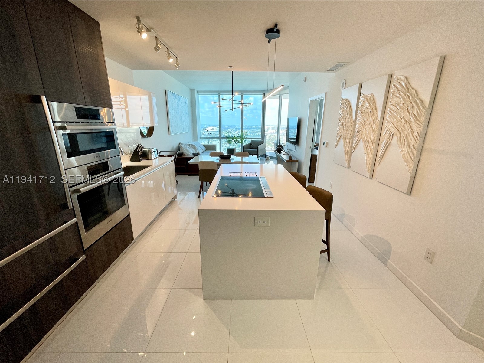 PARAMOUNT WORLDCENTER - Residential