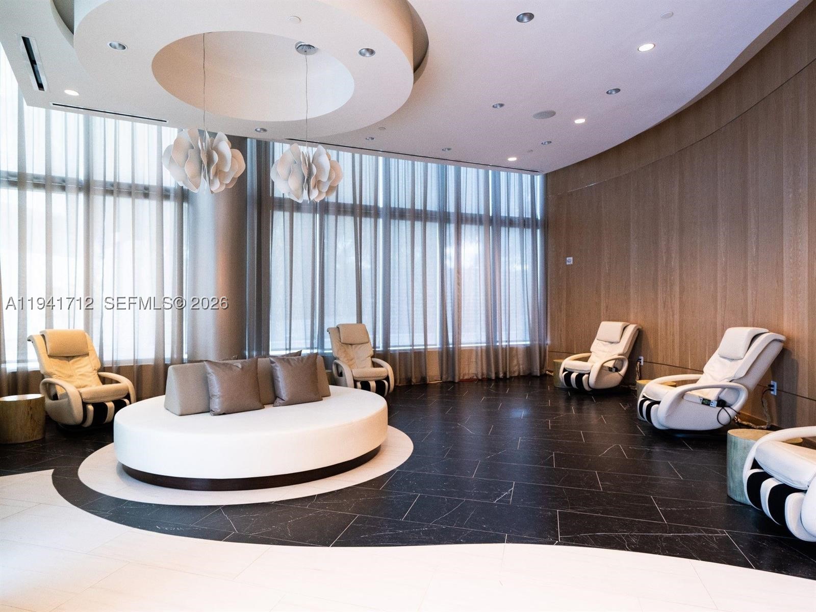 PARAMOUNT WORLDCENTER - Residential