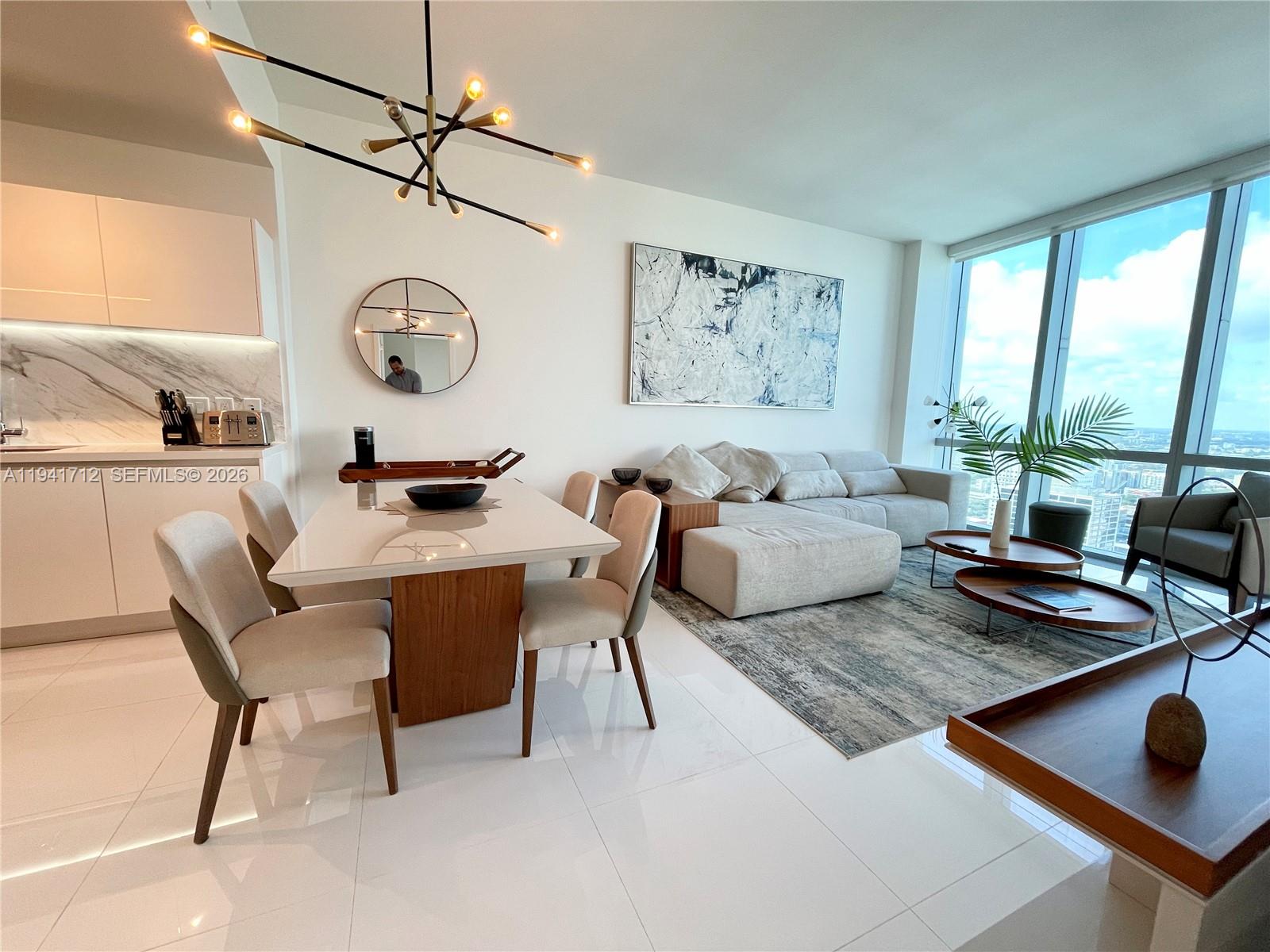 PARAMOUNT WORLDCENTER - Residential