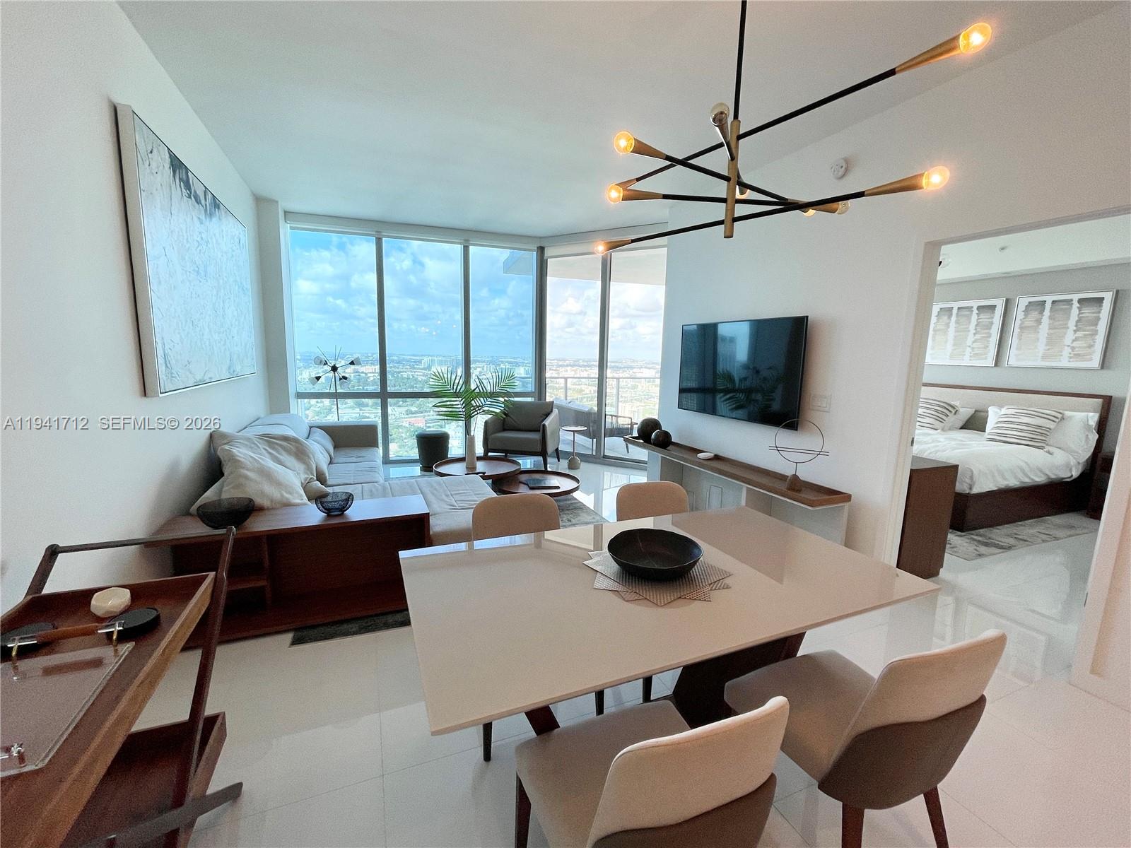 PARAMOUNT WORLDCENTER - Residential