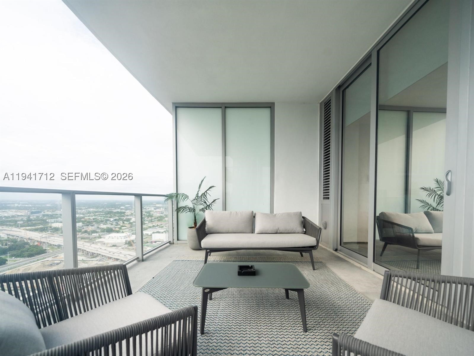 PARAMOUNT WORLDCENTER - Residential