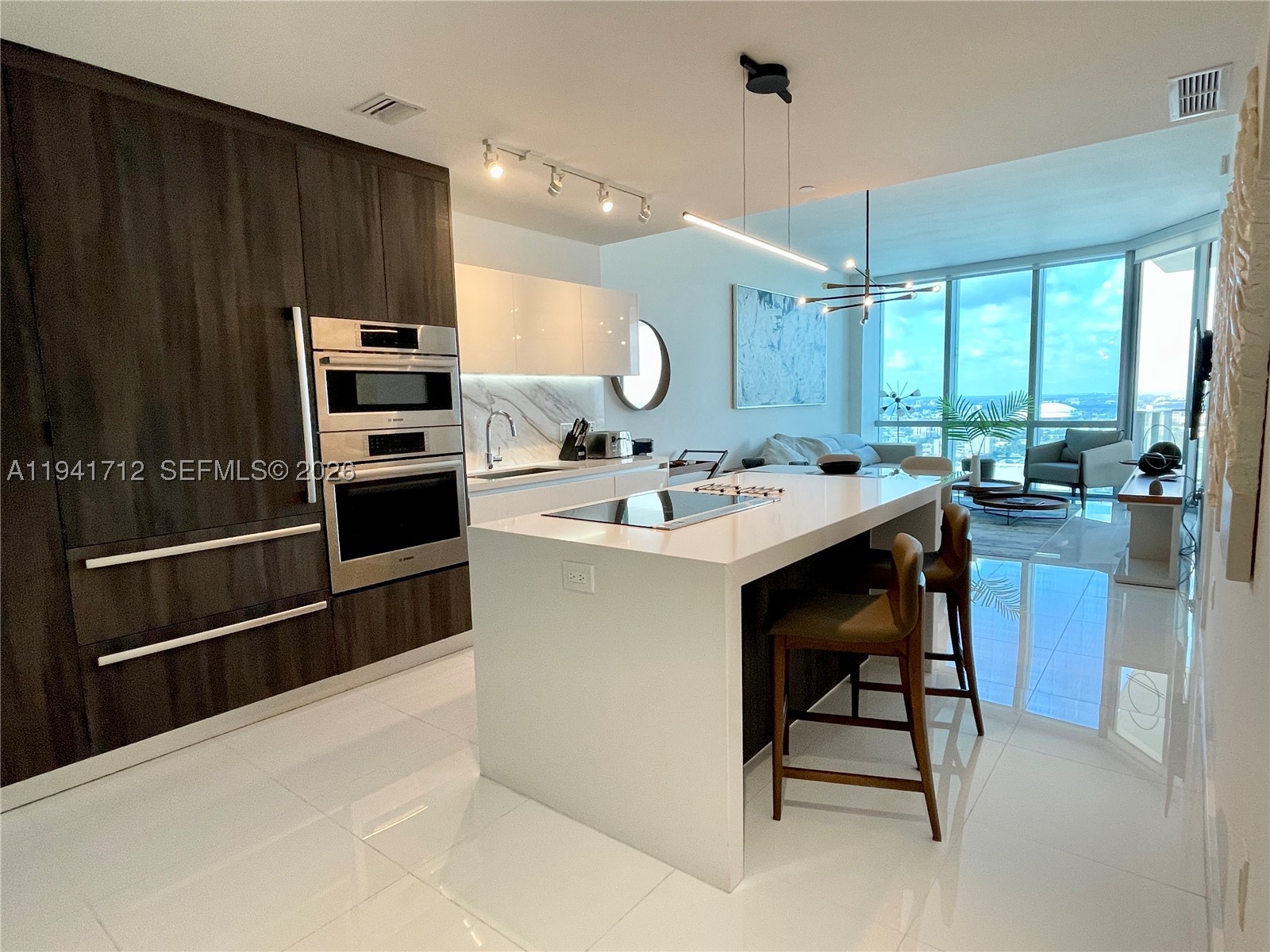 PARAMOUNT WORLDCENTER - Residential