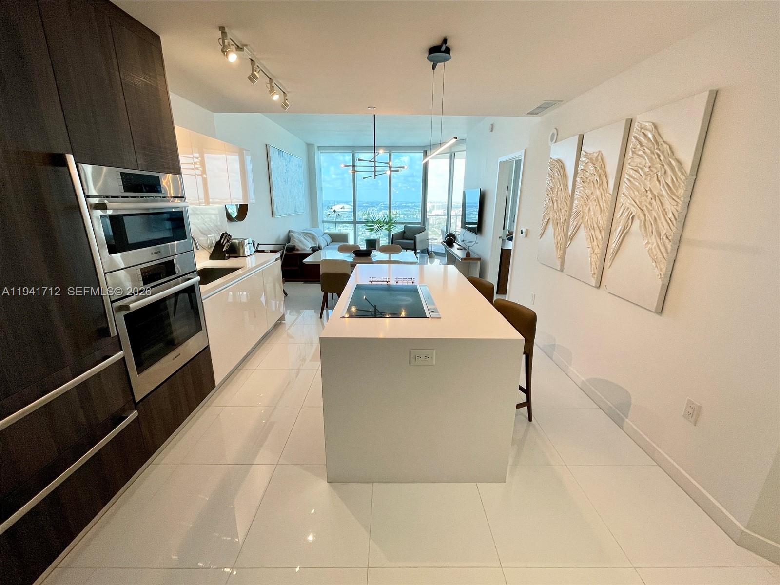 PARAMOUNT WORLDCENTER - Residential