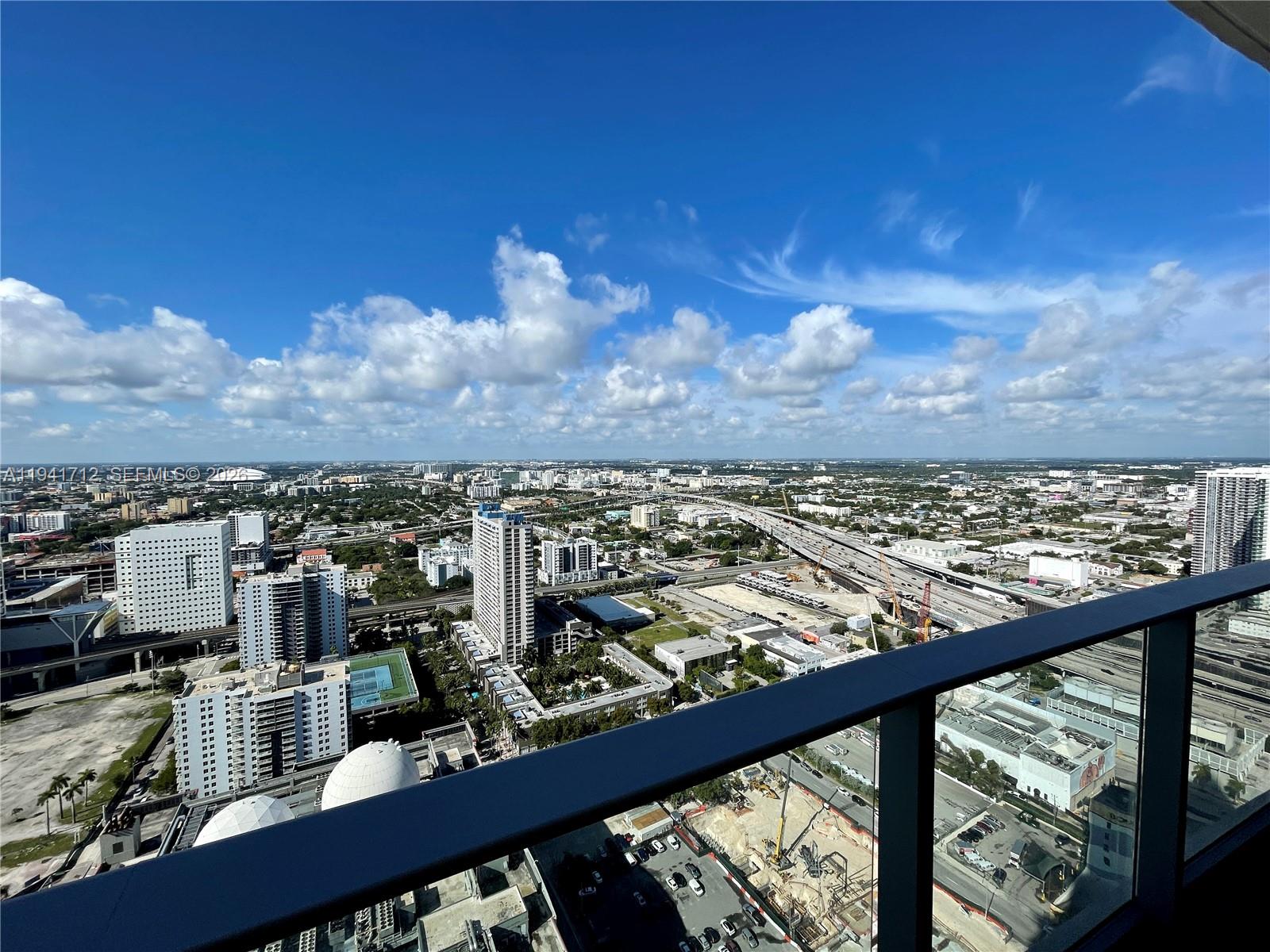 PARAMOUNT WORLDCENTER - Residential