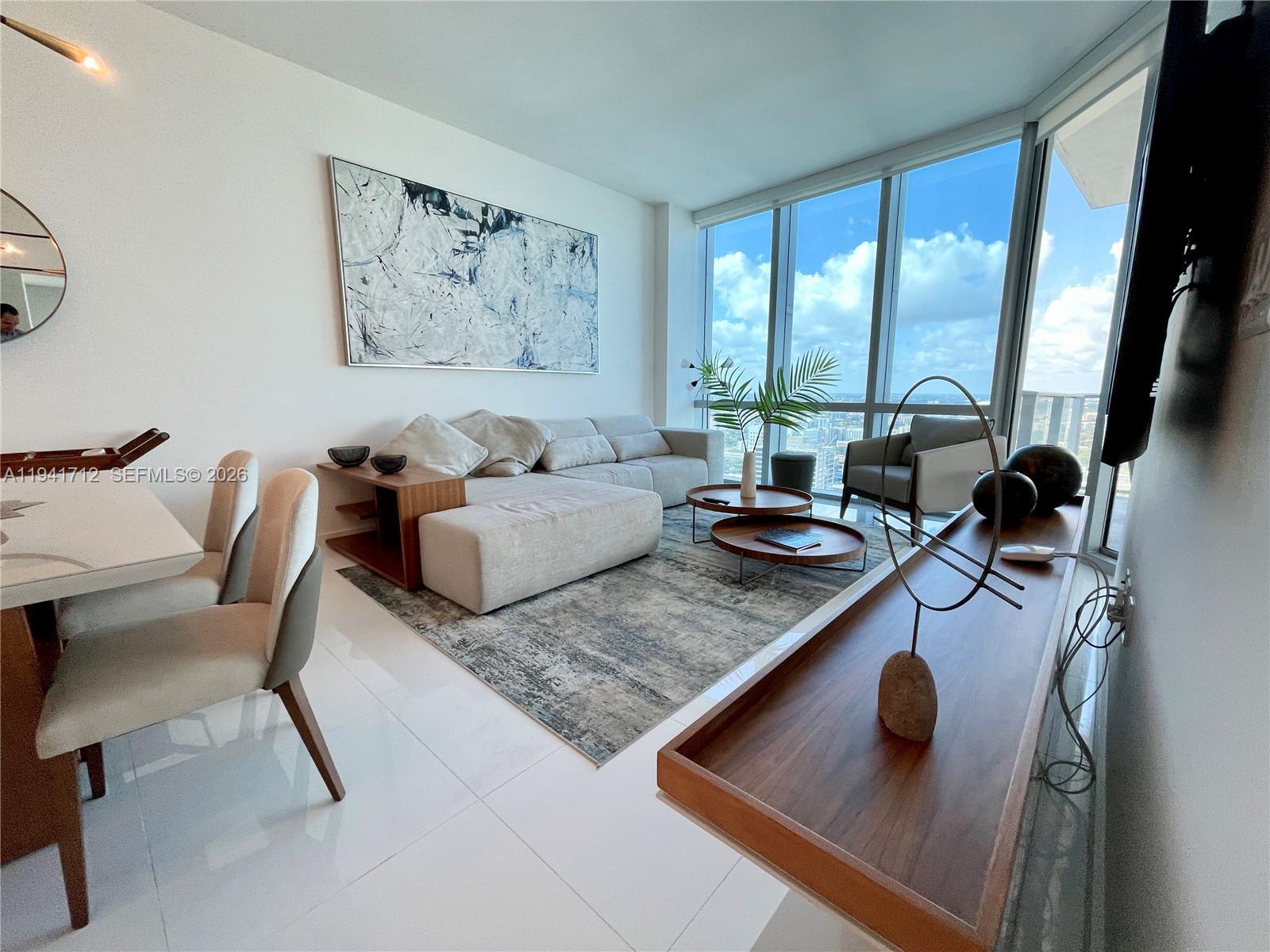 PARAMOUNT WORLDCENTER - Residential