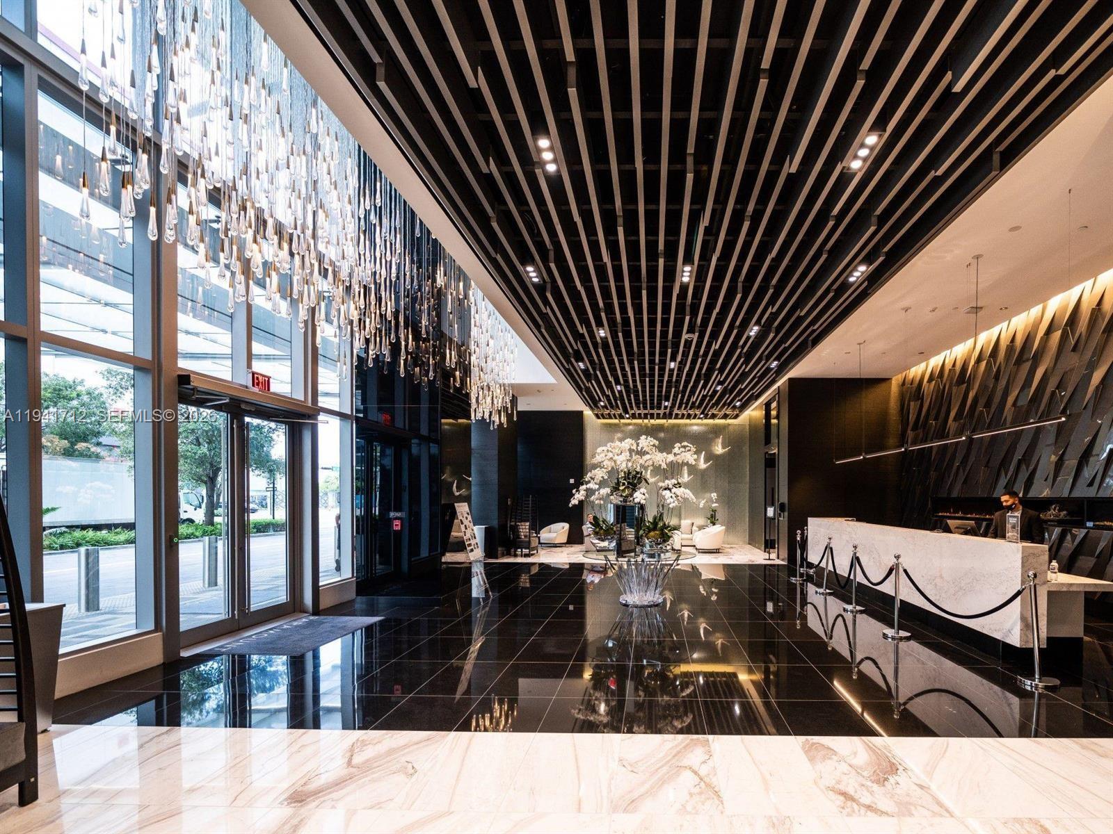 PARAMOUNT WORLDCENTER - Residential