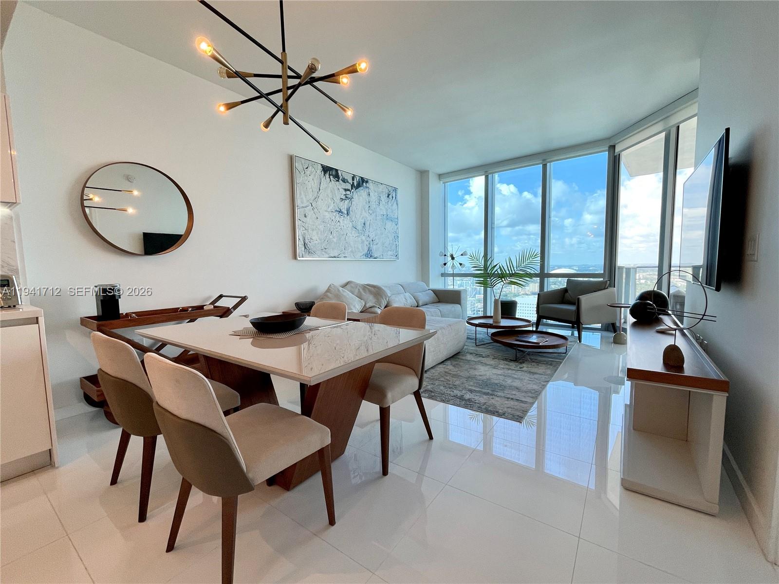 PARAMOUNT WORLDCENTER - Residential
