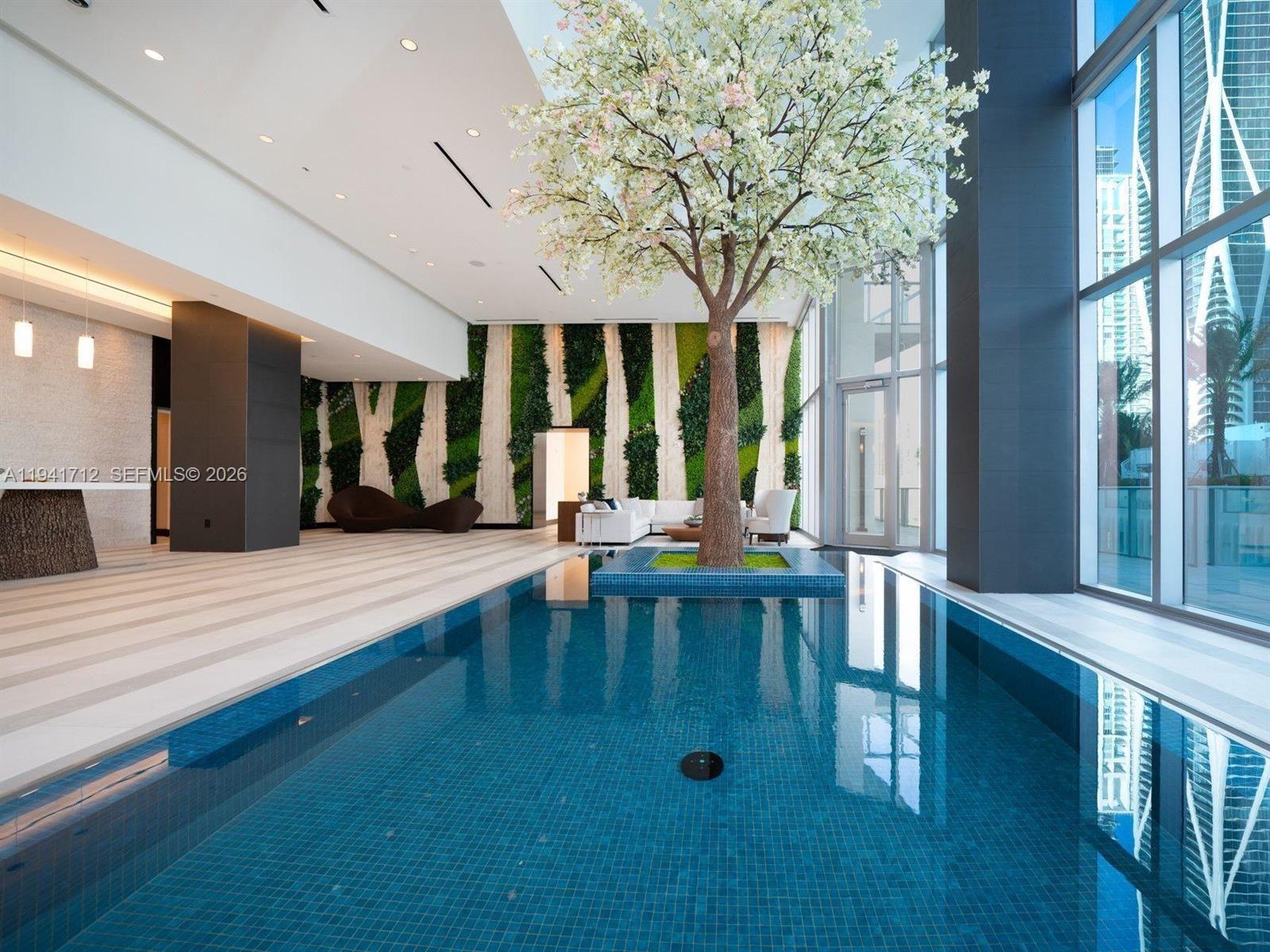 PARAMOUNT WORLDCENTER - Residential