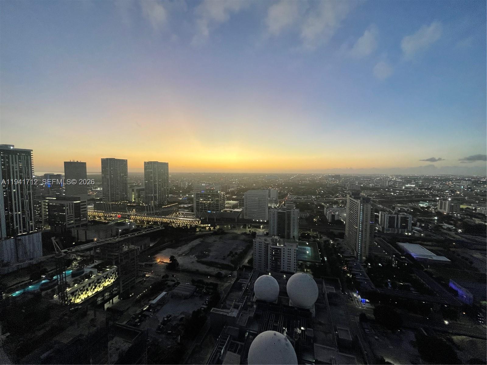 PARAMOUNT WORLDCENTER - Residential