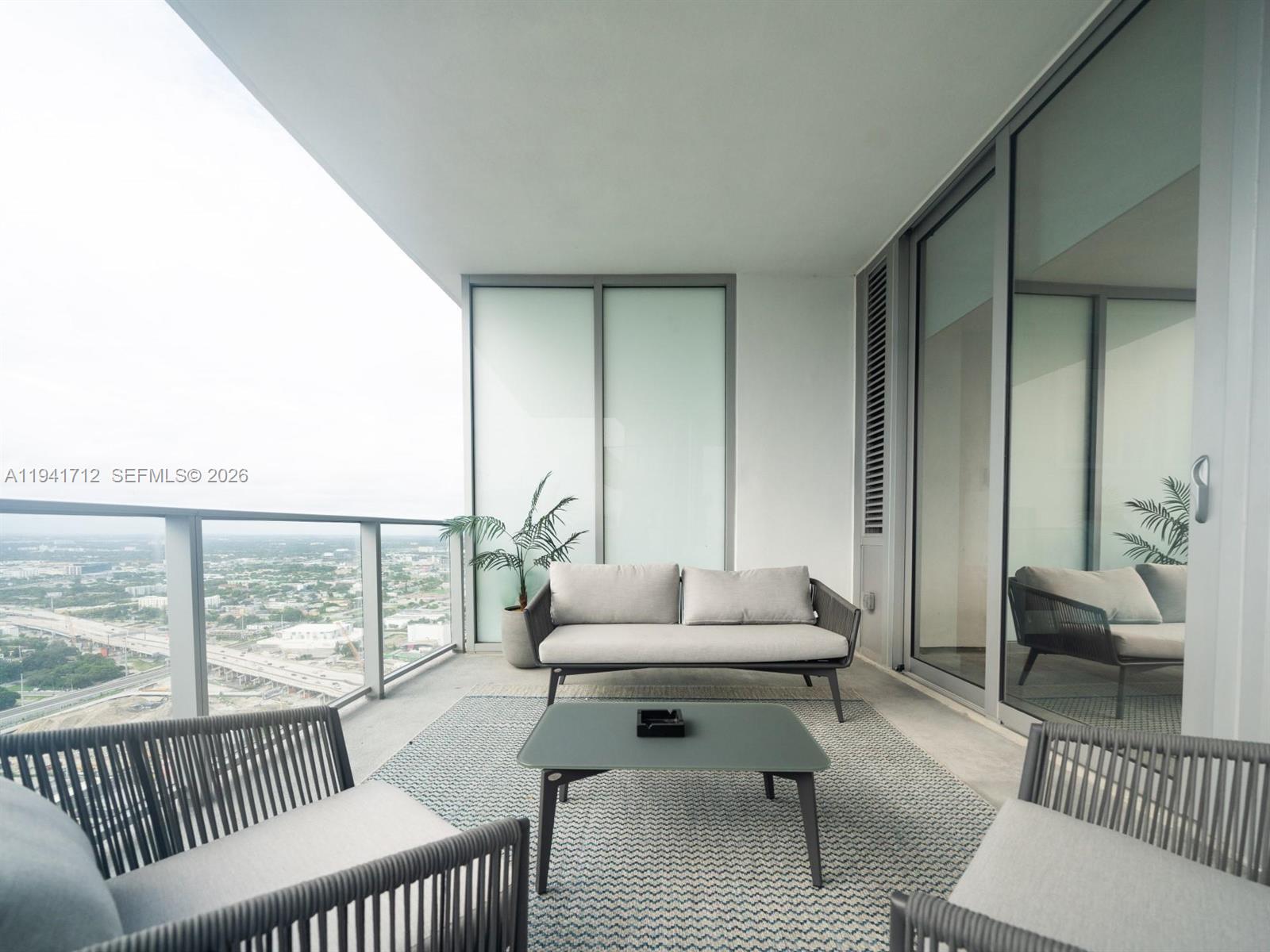 PARAMOUNT WORLDCENTER - Residential