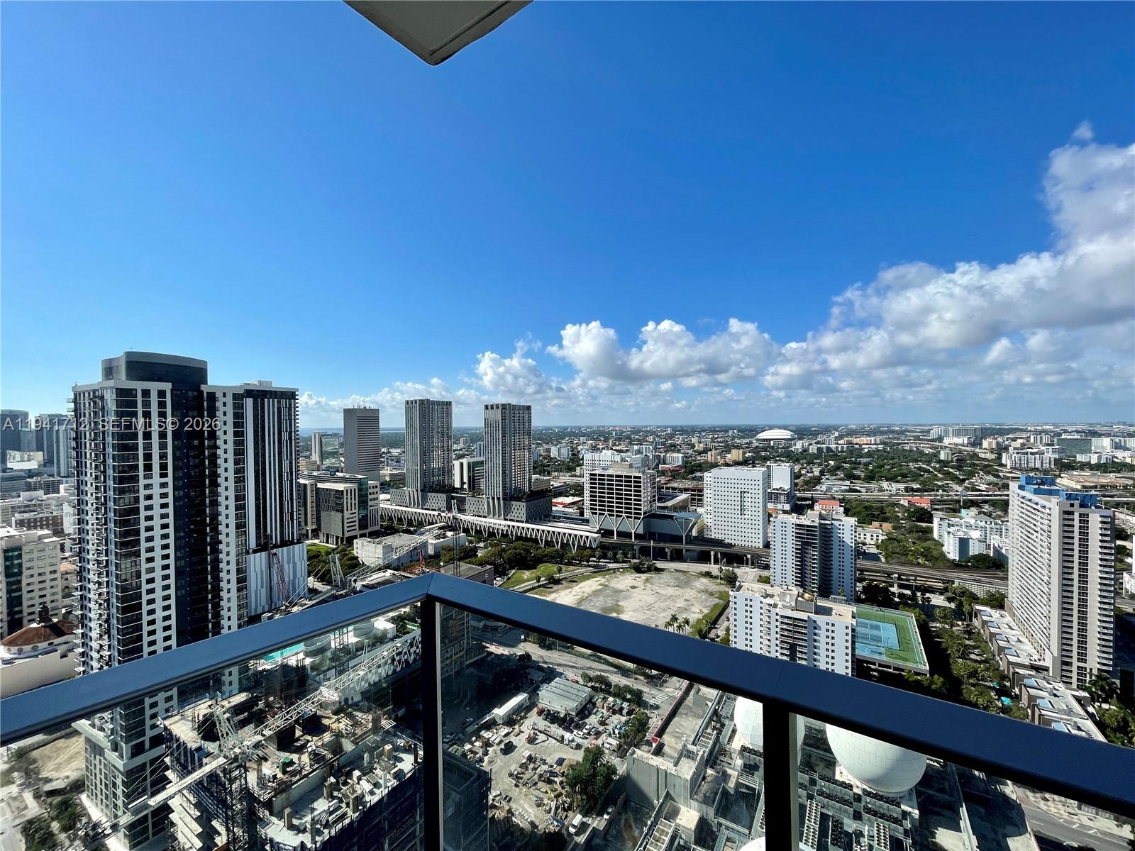 PARAMOUNT WORLDCENTER - Residential